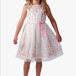 NEW party dress 🌸🍃 w/ pink & white embroidered flowers & green leaves